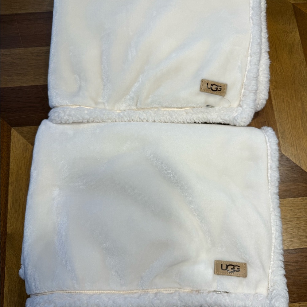 UGG Standard Pullow Shams Sherpa and faux fur - w